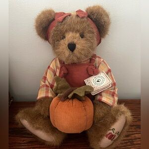 Boyds Bear with Pumpkin